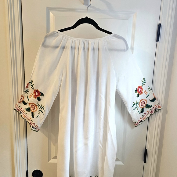Boho Style Embroidered Dress - Picture 4 of 8